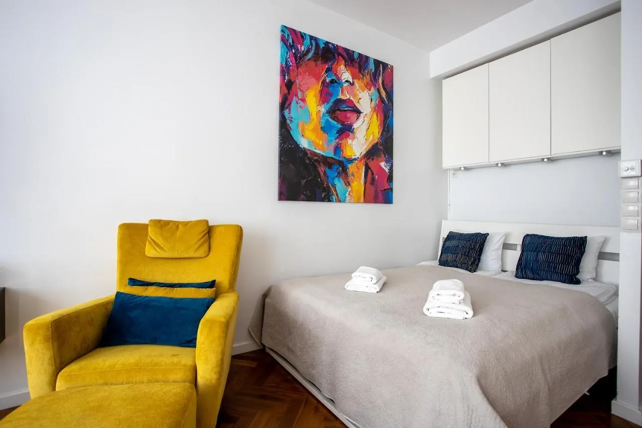 Central Warsaw Apartment - Great Location- Studio Apartment- Warsaw Stays - Zurawia Polonya